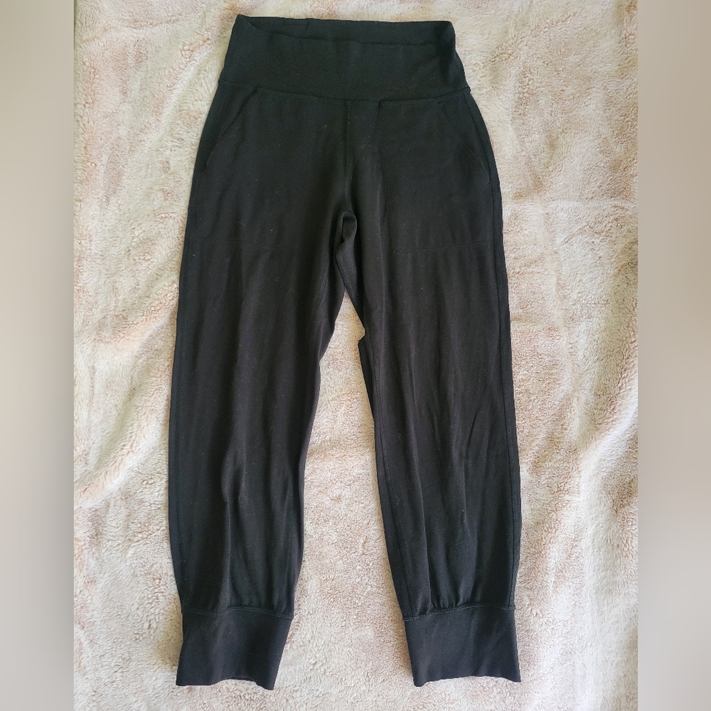 lululemon Black Jogger Pants Cropped